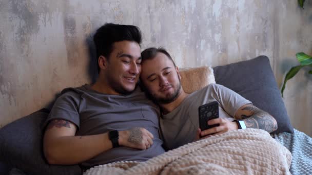 Happy Handsome Gay Couple Taking Selfie Bed Home Modern Loft — Stock Video