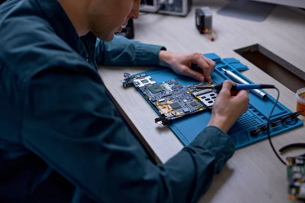 Cropped Specialist Replacing Details Computer Repair Workshop Hardware Upgrading Real — Stock Photo, Image