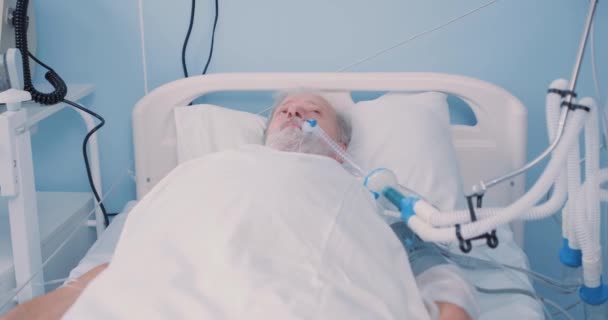 Paciente Doente Tem Transfusão Sangue Hospital Paciente Com Tubo Boca — Vídeo de Stock