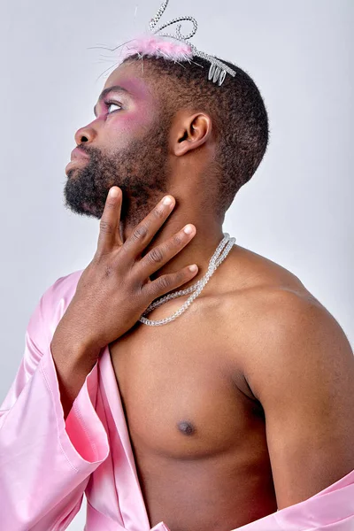 Entzückender Schwarzer Amerikanischer Schwuler Mann Mit Make Stylischer Kleidung Der — Stockfoto
