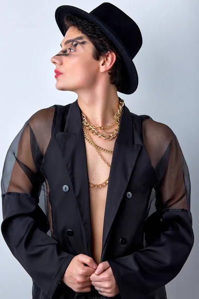 Perfect Geweldig Kaukasische Gay Zwart Dragen Poseren Kijken Naar Kant — Stockfoto