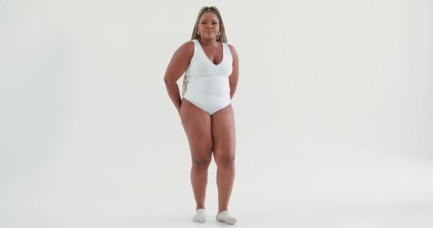 Young Active Beautiful Overweight American Woman Dreads Touching Her Hair — Stock Video