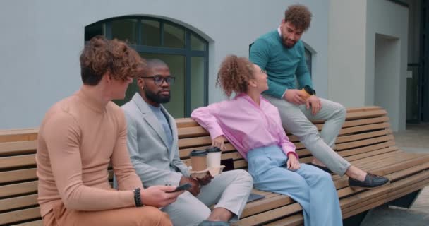 Diverso Grupo Gente Negocios Ropa Colorida Elegante Que Sienta Aire — Vídeos de Stock