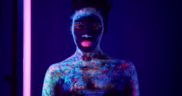 Black Beautiful Female Body Art Glowing Ultraviolet Light Attractive Woman — Stock Video