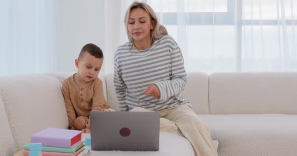Psykologisk Rådgivning För Barn Som Bara Har Förälder Mor Och — Stockvideo