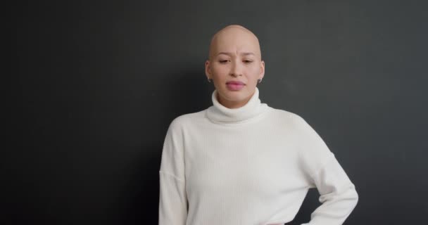 Offended Angry Bald Hairless Woman Showing Middle Finger Rude Sign — Stok video