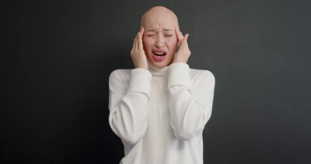 Sedih Sedih Depresi Wanita Memiliki Sakit Kepala Dia Jelas Menunjukkan — Stok Video