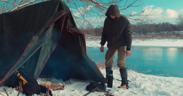 Backpacker Stays Bank River Puts Tent Sunny Spring Day Slow — Stock Video