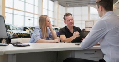 Aile belgeleri imzalamak, sözleşme, anlaşma, konuşma, konuşma, tarafların yükümlülükleri Yavaş çekim tartışması