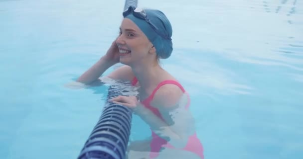 Happy Woman Bathing Cap Goggles Head Has Fun Swimming Pool — Stock Video