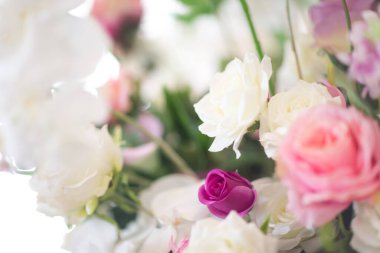 Seçici odaklı kumaş çiçekleri, sevgililer günü konsepti. gül kumaş çiçeği.