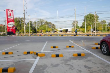 Si Sa Ket, Tayland - 23 Kasım 2023: Thaiwatsadu mağazasının önü.