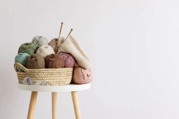 Natural Wool Balls Various Pastel Colors Wicker Basket Table Copy — Stock Photo, Image