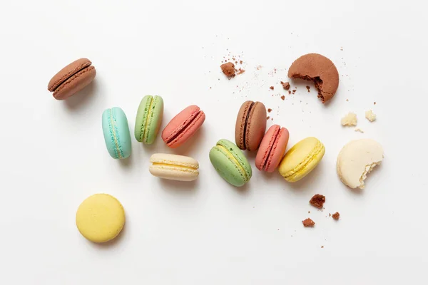 다양한 채우기와 다채로운 프랑스어 달콤한 디저트 마카롱의 다양성 스톡 사진
