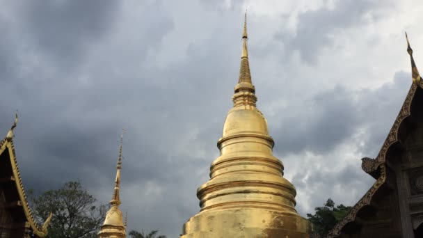Phra Singh Templo Time Lapse Estação Chuvosa Chiang Mai Tailândia — Vídeo de Stock