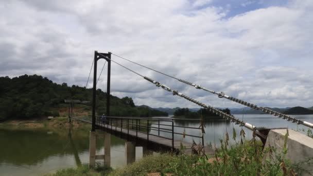 Phetchaburi Tayland Daki Asma Köprü — Stok video