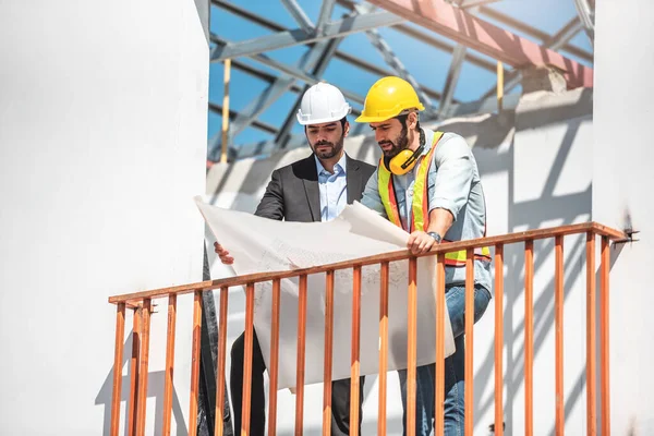 Construction Engineer Architect Team Working Together Blueprints Discuss Onthe Rooftop — Stock Photo, Image