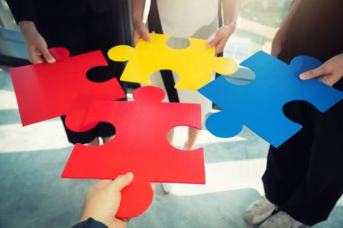 İş Adamlarının İşbirliği ve Yeni Projenin Ortağı, Bulmacaya Yakın İş Birliğine Katılım Anlamı.