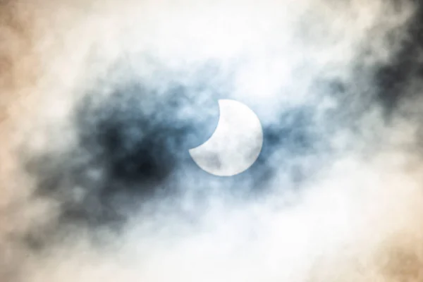 Eclissi Solare Parziale Una Giornata Nuvolosa 2021 — Foto Stock