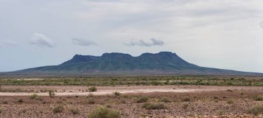 Namibya brukkaros sönmüş yanardağ krateri.