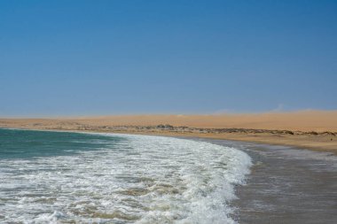 Namibya 'daki Luderitz yakınlarında Atlantik Okyanusu kıyısı