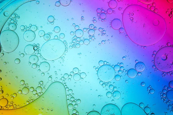 Shora Mokrém Gradientu Pestrobarevné Pozadí Různými Vodními Bublinami Kapkami Jako — Stock fotografie