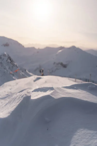 Karla Kaplı Arazi Dağlara Yürüyüş Kayak Yapmak Için Mükemmel Bir — Stok fotoğraf