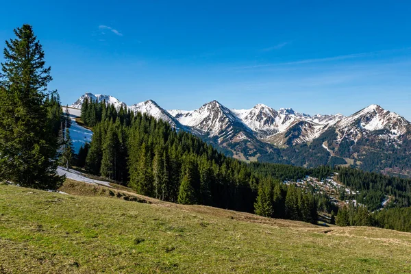 stock image A leisurely hike from Zoeblen Zugspitzblick to the Schoenkahler in the beautiful Tannheimer Valley