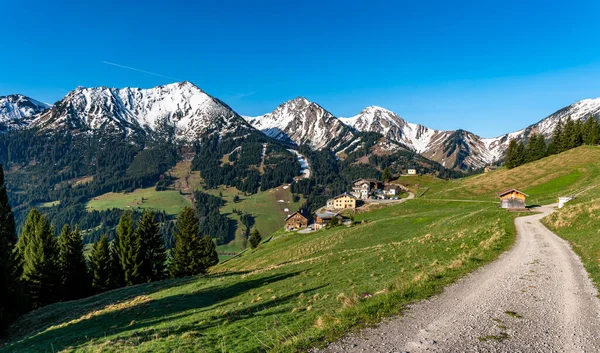 Zoeben Zugspitzblickから美しいTannheimer ValleyのSchenkahlerへのゆっくりとしたハイキング — ストック写真