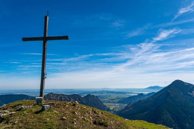 Zoeblen Zugspitzblick 'ten güzel Tannheimer Vadisi' ndeki Schoenkahler 'a sakin bir yürüyüş.