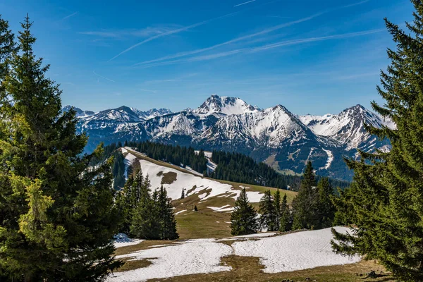 Zoeben Zugspitzblickから美しいTannheimer ValleyのSchenkahlerへのゆっくりとしたハイキング — ストック写真