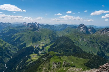 Lechleiten 'den Allgau Alplerindeki Biberkopf dağına zorlu bir dağ turu.