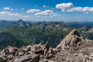 Lechleiten 'den Allgau Alplerindeki Biberkopf dağına zorlu bir dağ turu.