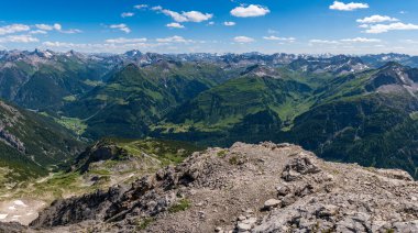 Lechleiten 'den Allgau Alplerindeki Biberkopf dağına zorlu bir dağ turu.