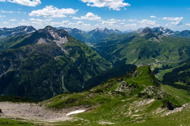 Hoher Kasten 'den Apenzellerland İsviçre' deki Sakson Lucke 'ye kadar Alpstein dağlarında muhteşem bir yürüyüş.