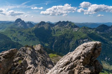 Hoher Kasten 'den Apenzellerland İsviçre' deki Sakson Lucke 'ye kadar Alpstein dağlarında muhteşem bir yürüyüş.