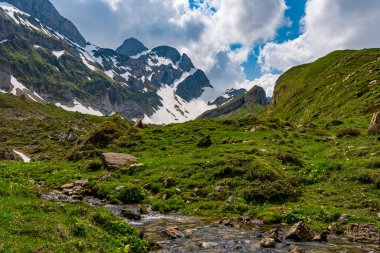 Wasserauen 'den İsviçre' deki Appenzellerland 'deki Meglisalp' e kadar Alpstein dağlarında harika bir yürüyüş.