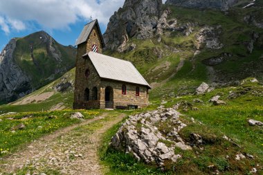 Wasserauen 'den İsviçre' deki Appenzellerland 'deki Meglisalp' e kadar Alpstein dağlarında harika bir yürüyüş.