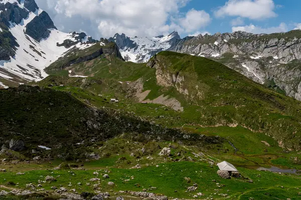 Wasserauen 'den İsviçre' deki Appenzellerland 'deki Meglisalp' e kadar Alpstein dağlarında harika bir yürüyüş.