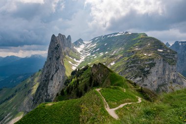 Hoher Kasten 'den Apenzellerland İsviçre' deki Sakson Lucke 'ye kadar Alpstein dağlarında muhteşem bir yürüyüş.