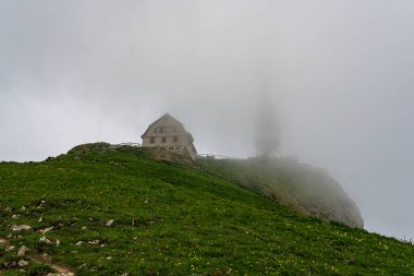 Hoher Kasten 'den Apenzellerland İsviçre' deki Sakson Lucke 'ye kadar Alpstein dağlarında muhteşem bir yürüyüş.