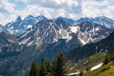 Hoher Kasten 'den Apenzellerland İsviçre' deki Sakson Lucke 'ye kadar Alpstein dağlarında muhteşem bir yürüyüş.