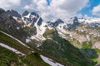 Wasserauen 'den İsviçre' deki Appenzellerland 'deki Meglisalp' e kadar Alpstein dağlarında harika bir yürüyüş.