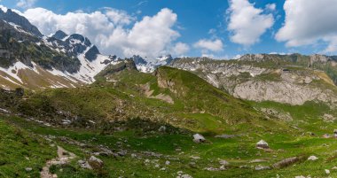 Wasserauen 'den İsviçre' deki Appenzellerland 'deki Meglisalp' e kadar Alpstein dağlarında harika bir yürüyüş.