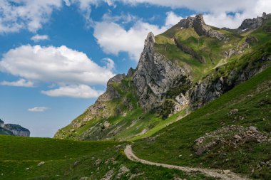 Wasserauen 'den İsviçre' deki Appenzellerland 'deki Meglisalp' e kadar Alpstein dağlarında harika bir yürüyüş.