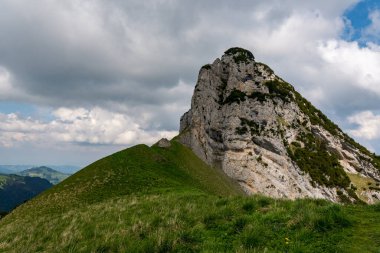 Hoher Kasten 'den Apenzellerland İsviçre' deki Sakson Lucke 'ye kadar Alpstein dağlarında muhteşem bir yürüyüş.