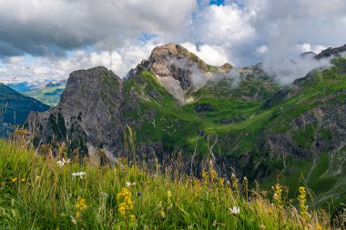 Schoppernau 'dan Vorarlberg Avusturya' daki Tobermann zirvesine harika bir dağ turu.