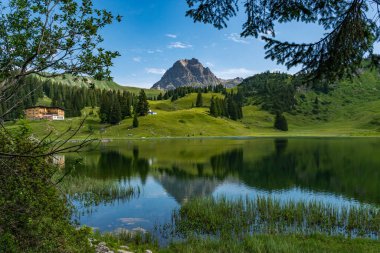 Vorarlberg 'deki Lechquellen Dağları' ndaki Koerbersee 'ye güzel bir yürüyüş - Warth-Schroecken - Bregenzerwald