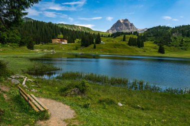Vorarlberg 'deki Lechquellen Dağları' ndaki Koerbersee 'ye güzel bir yürüyüş - Warth-Schroecken - Bregenzerwald