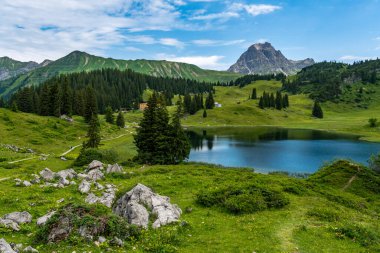 Vorarlberg 'deki Lechquellen Dağları' ndaki Koerbersee 'ye güzel bir yürüyüş - Warth-Schroecken - Bregenzerwald